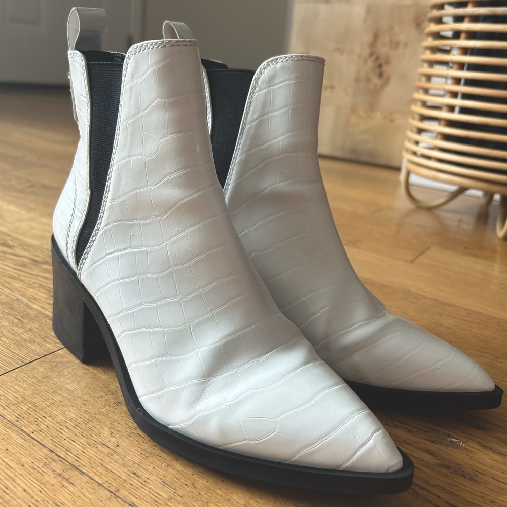 Steve Madden white booties. Size 6